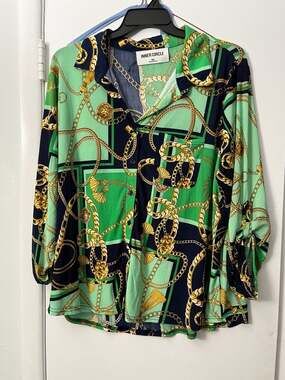 Inner Circle Women's Green and Navy Chain Print Button-Down Shirt